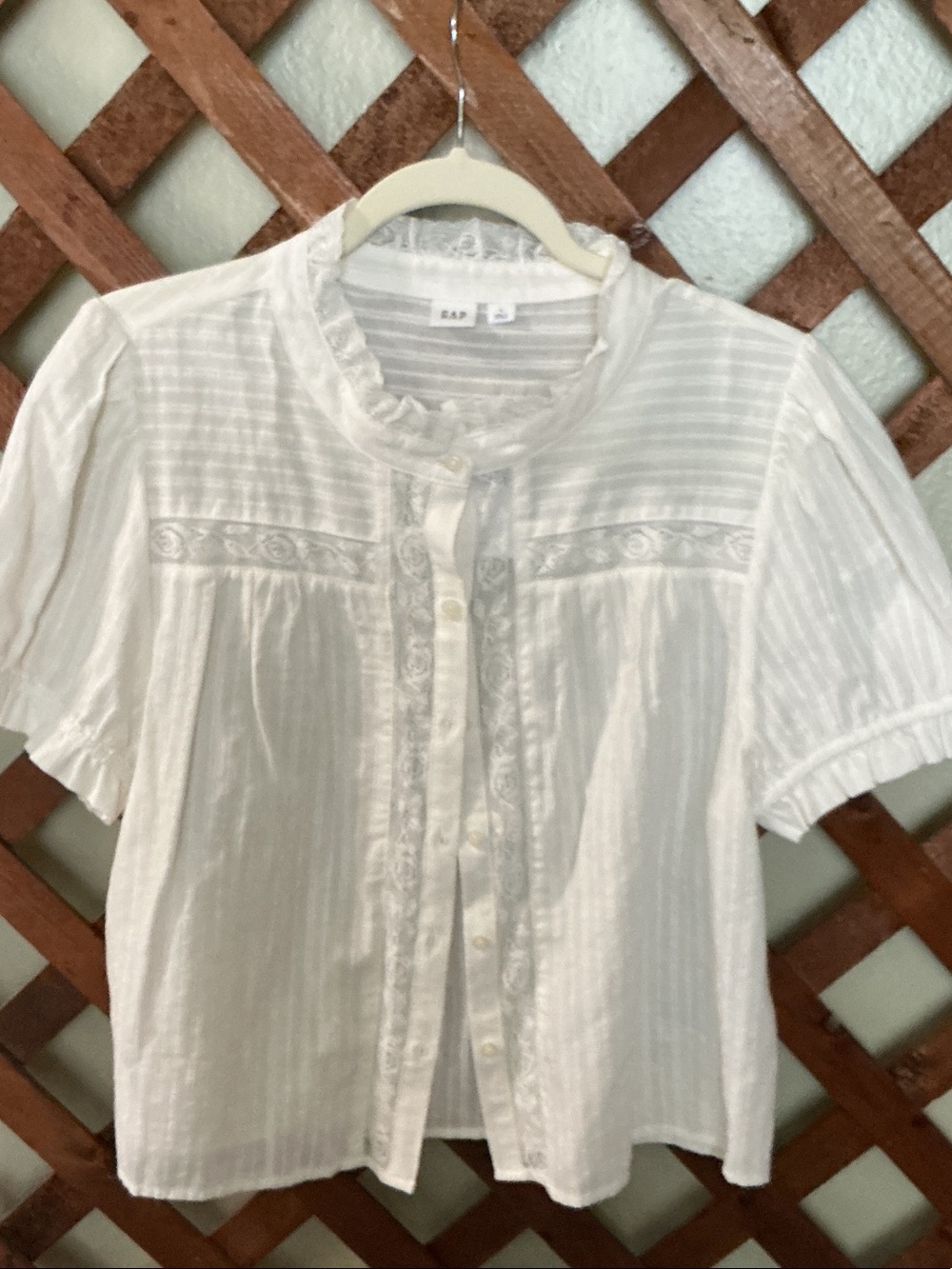 GAP White Short-Sleeve Ruffle Collar Blouse